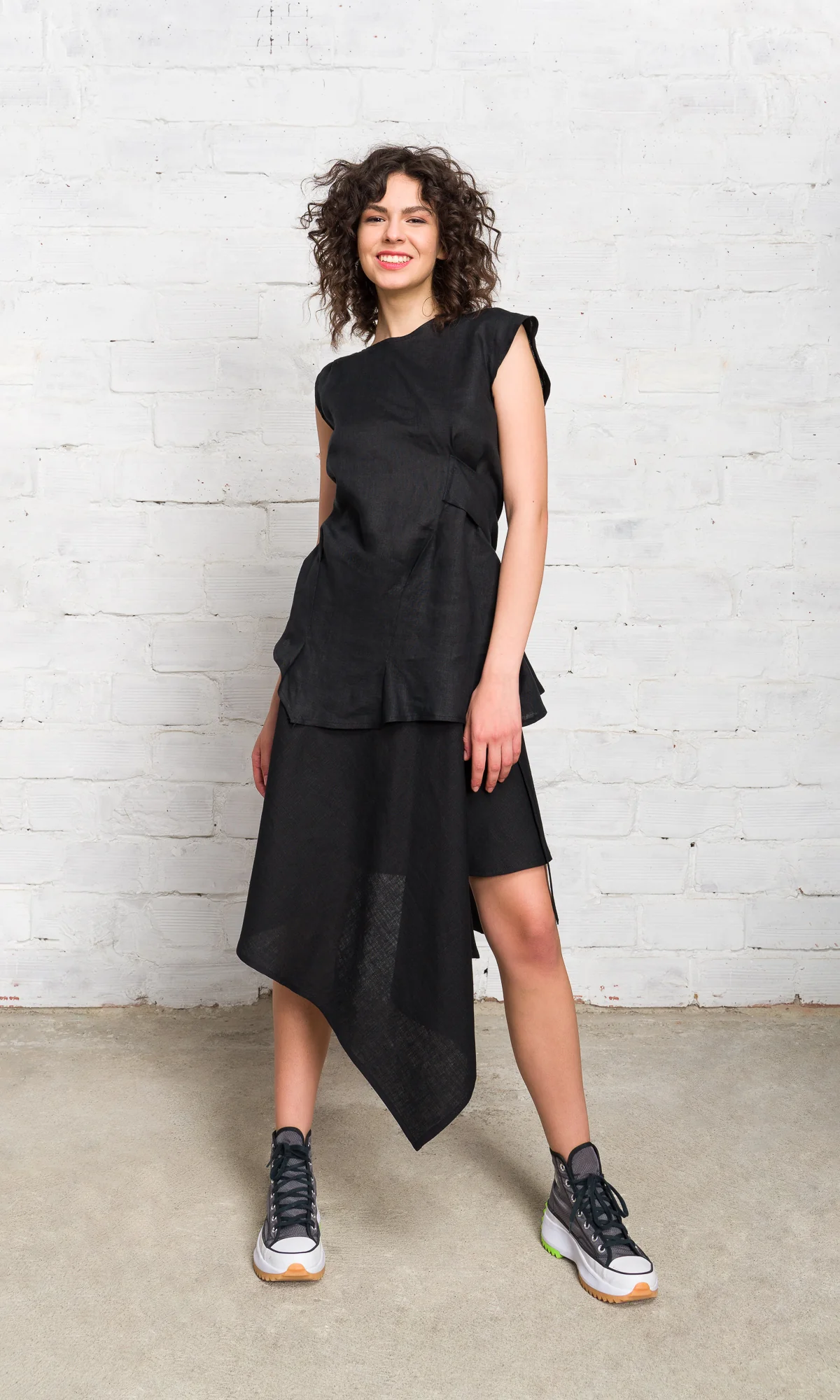 Asymmetric Shoulders Linen Top with Open Back - Image 3