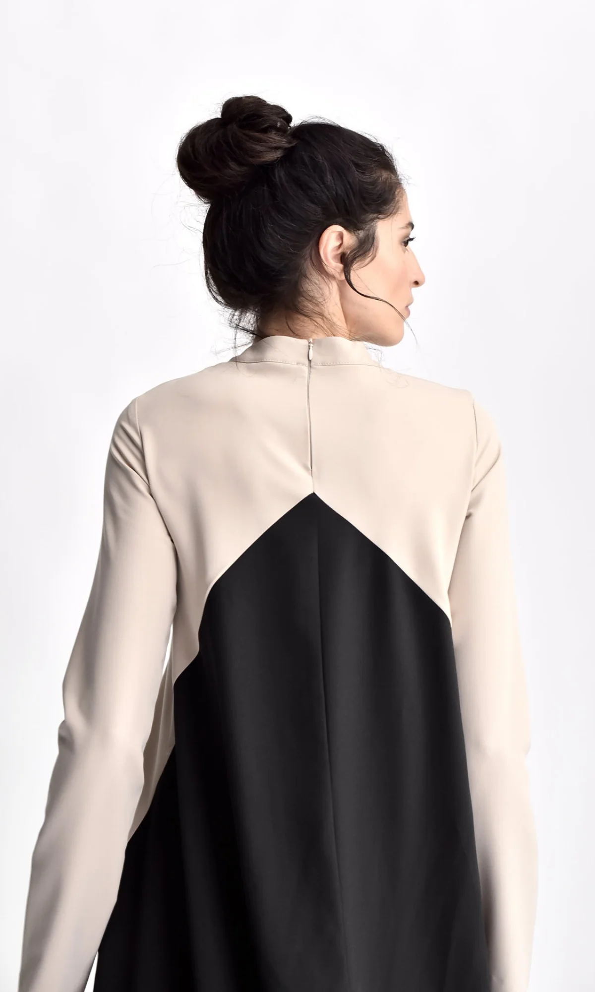 Bicolor Maxi Dress with Long Sleeves - Image 4
