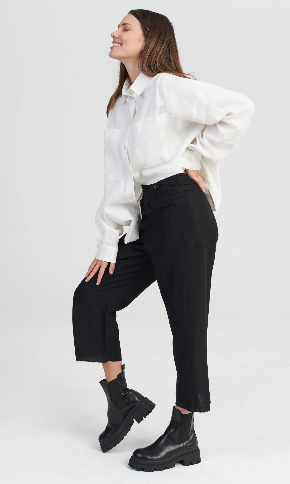 Linen Overlapping Crop Pants - Image 6