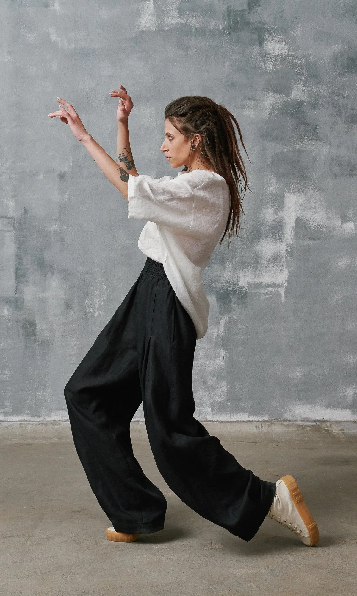 Linen Tuck Pants - Image 2