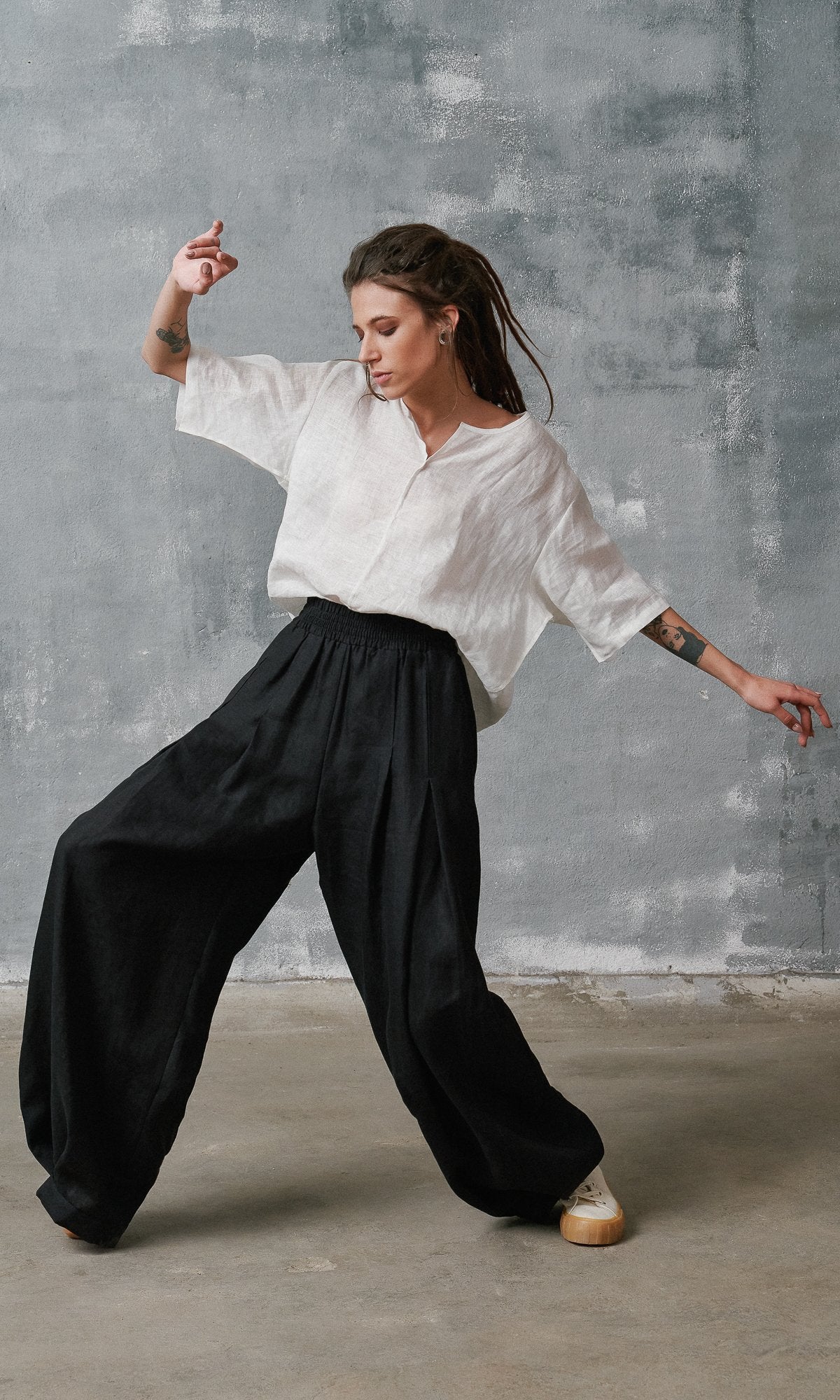 Linen Tuck Pants - Image 3