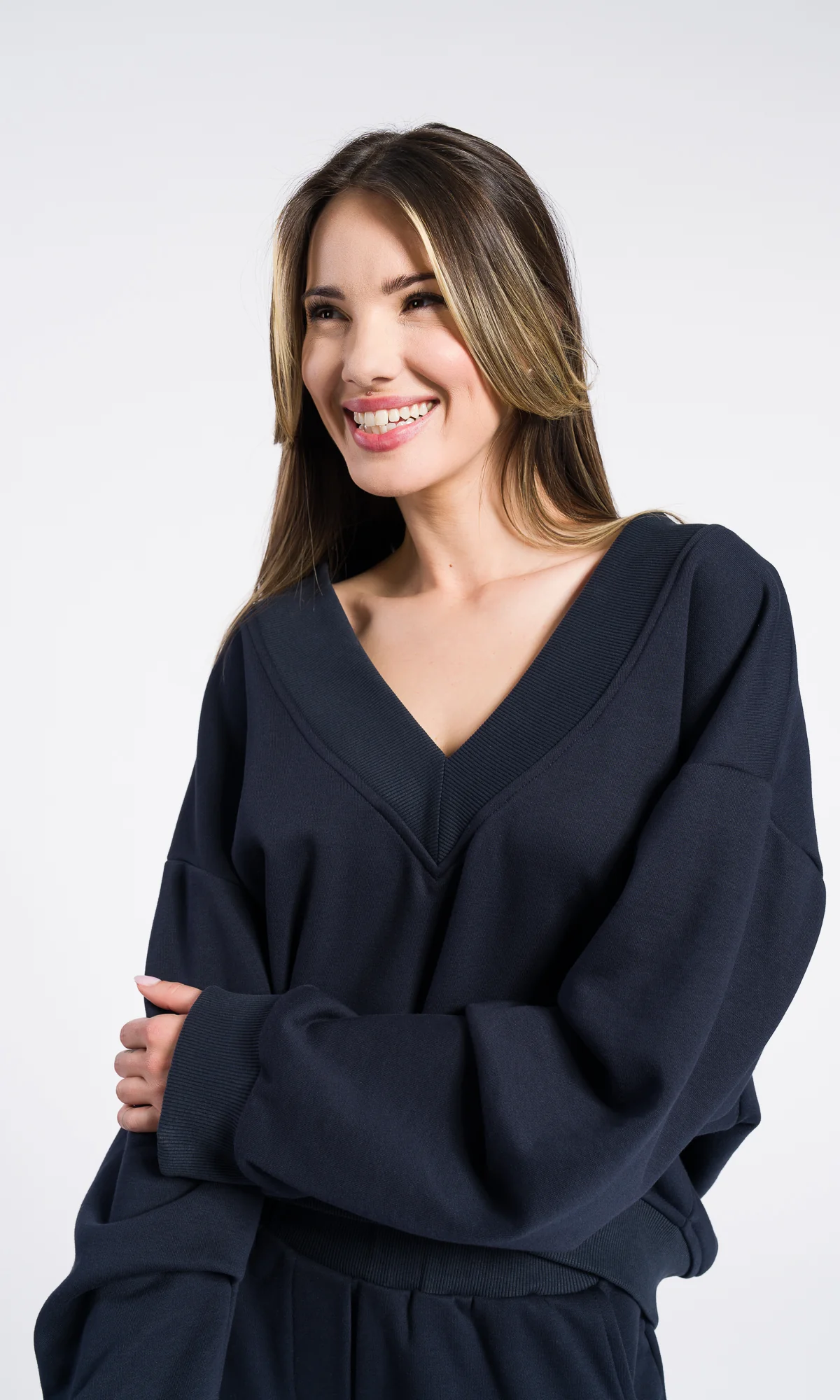 Off-Shoulder V-Neck Cotton Sweatshirt - Image 5