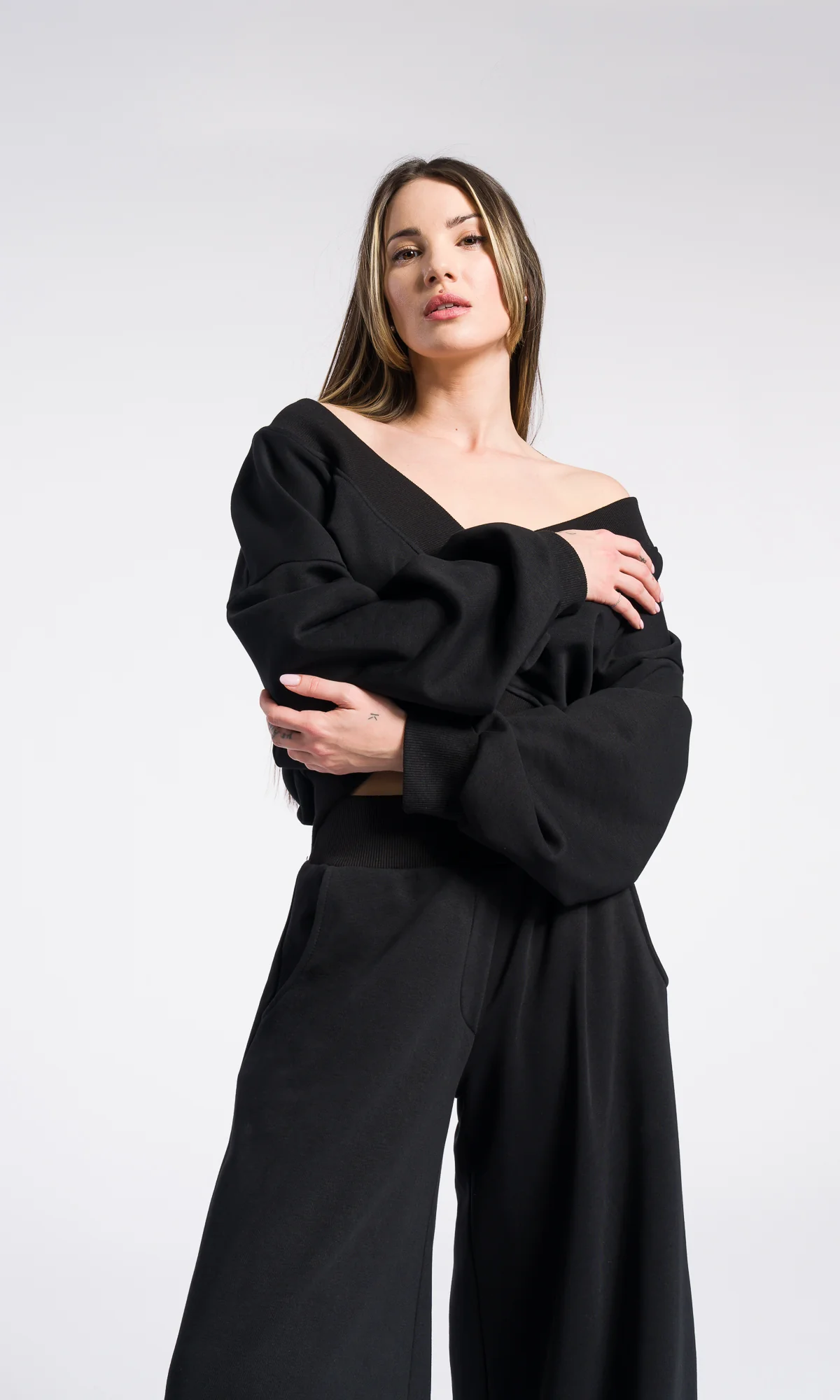 Off-Shoulder V-Neck Cotton Sweatshirt - Image 7