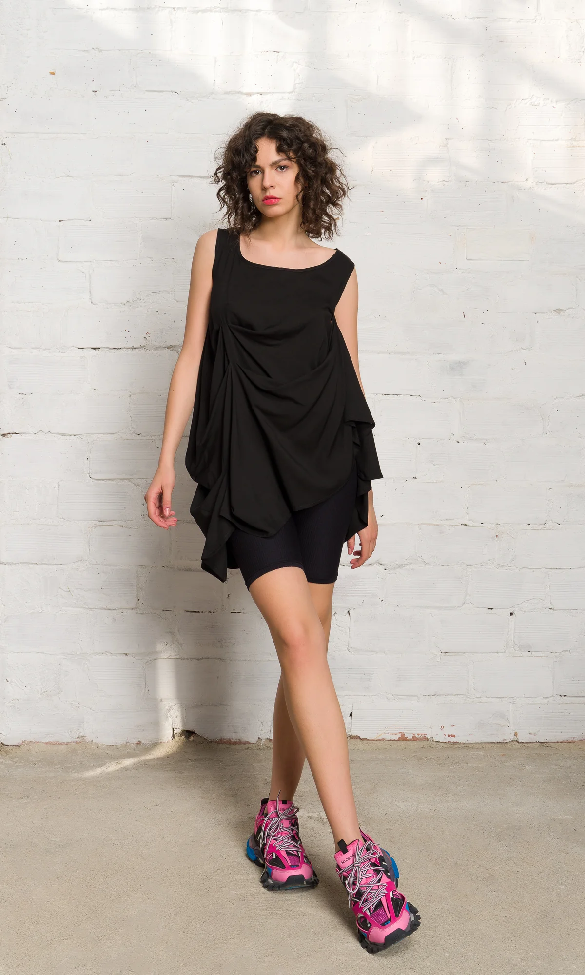 Sleeveless Тop With Rich Drapes - Image 6
