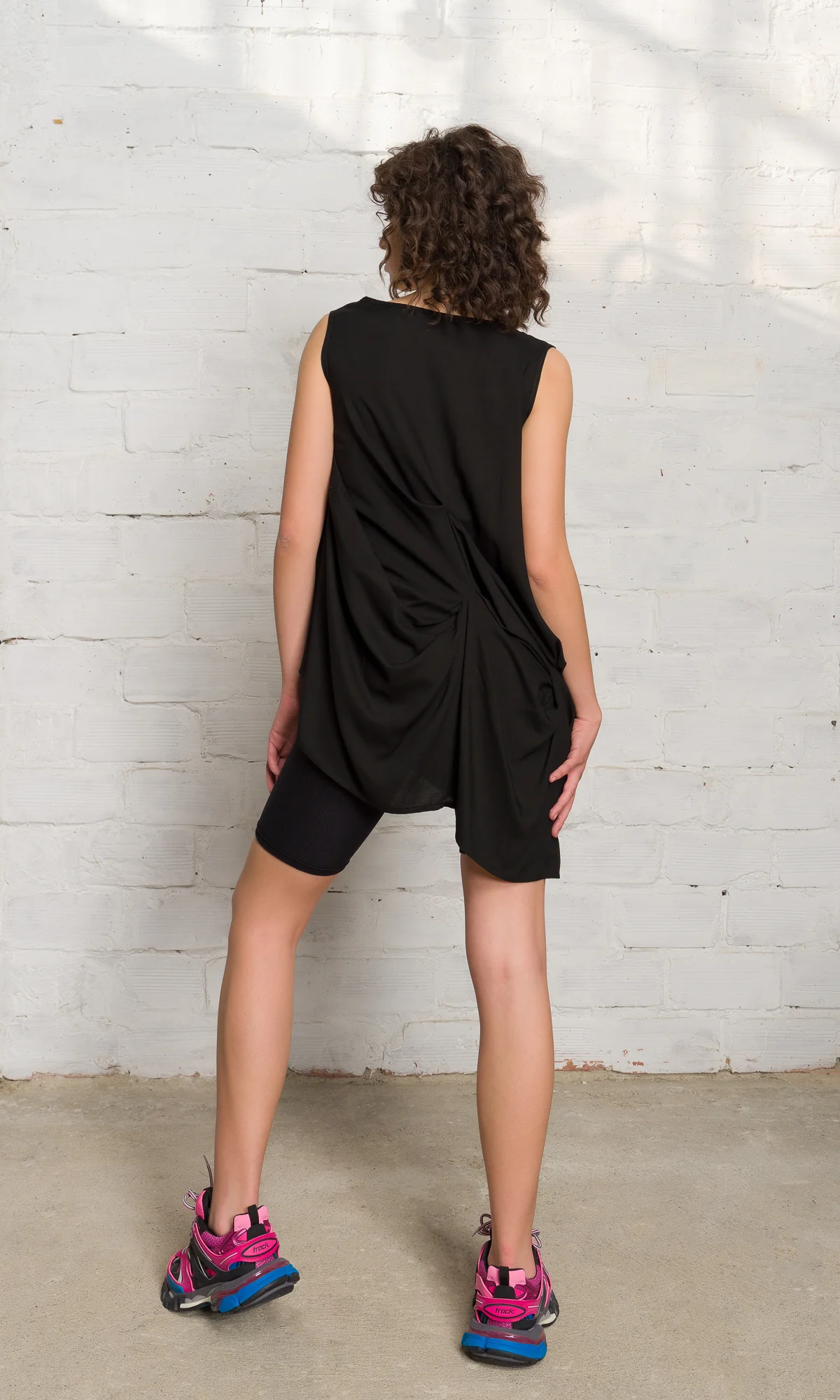Sleeveless Тop With Rich Drapes - Image 8