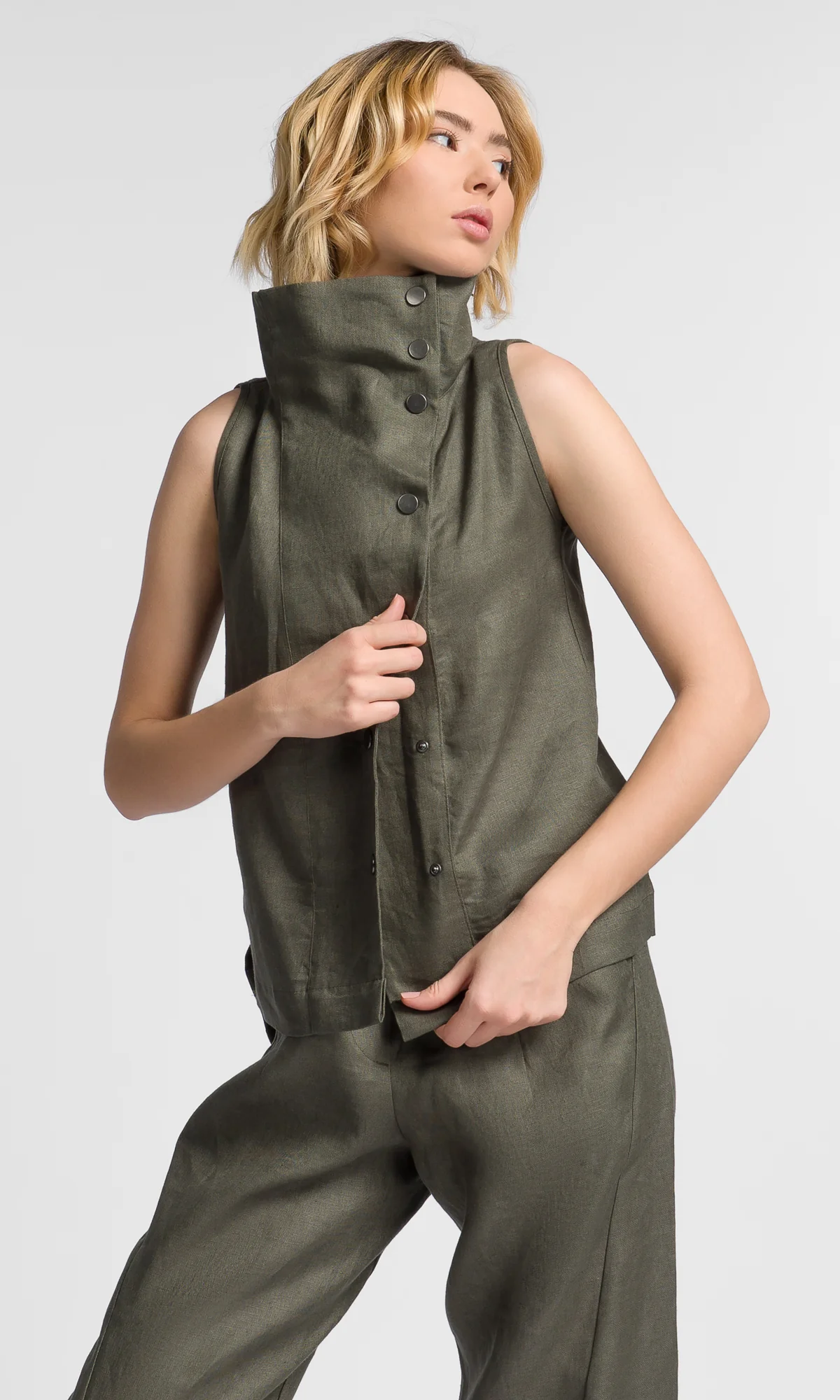 Sleeveless Buttoned Linen Top - Image 5