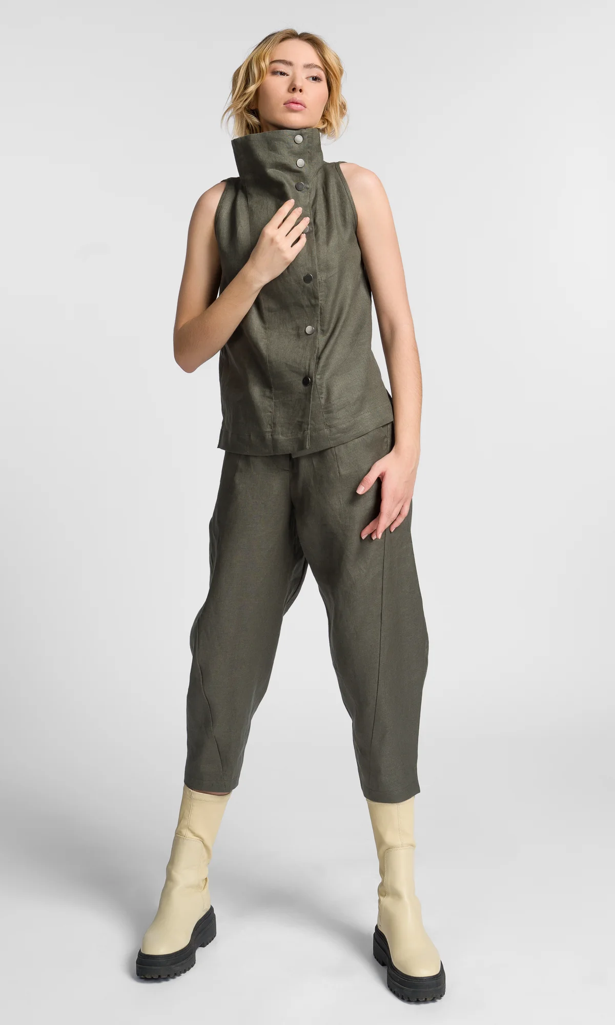 Sleeveless Buttoned Linen Top - Image 9