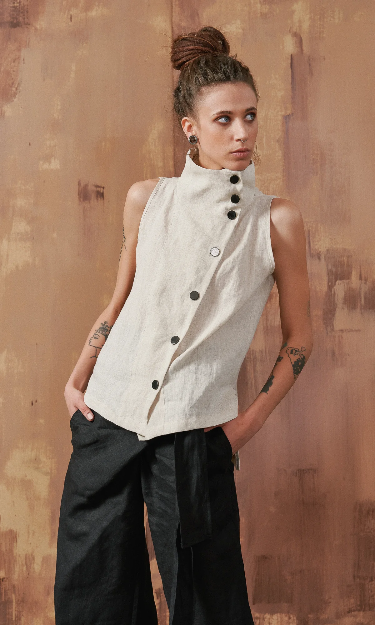 Sleeveless Buttoned Linen Top - Image 7