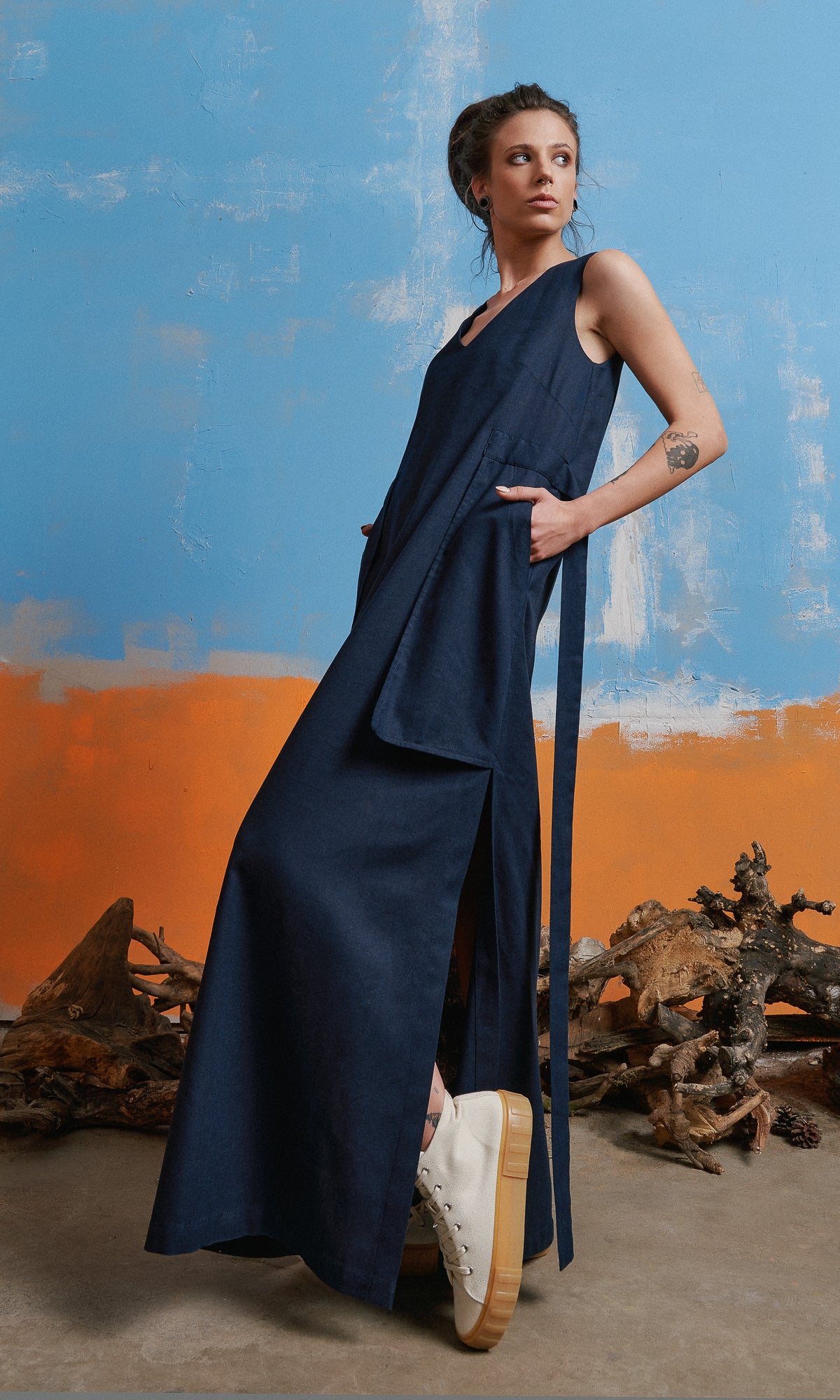 Sleeveless Linen Dress with Large Pockets - Image 4