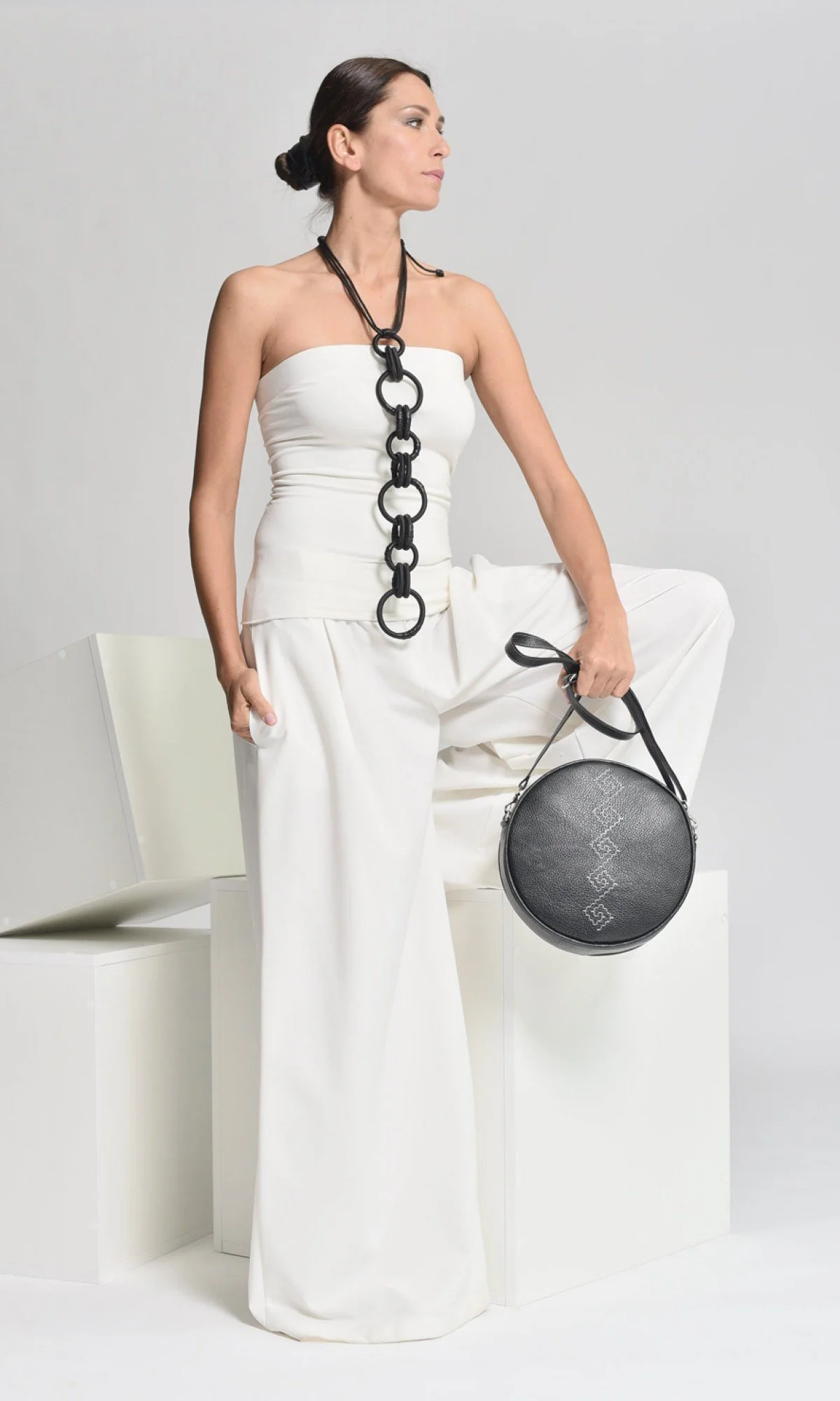 Small Circle Crossbody Bag - Image 9
