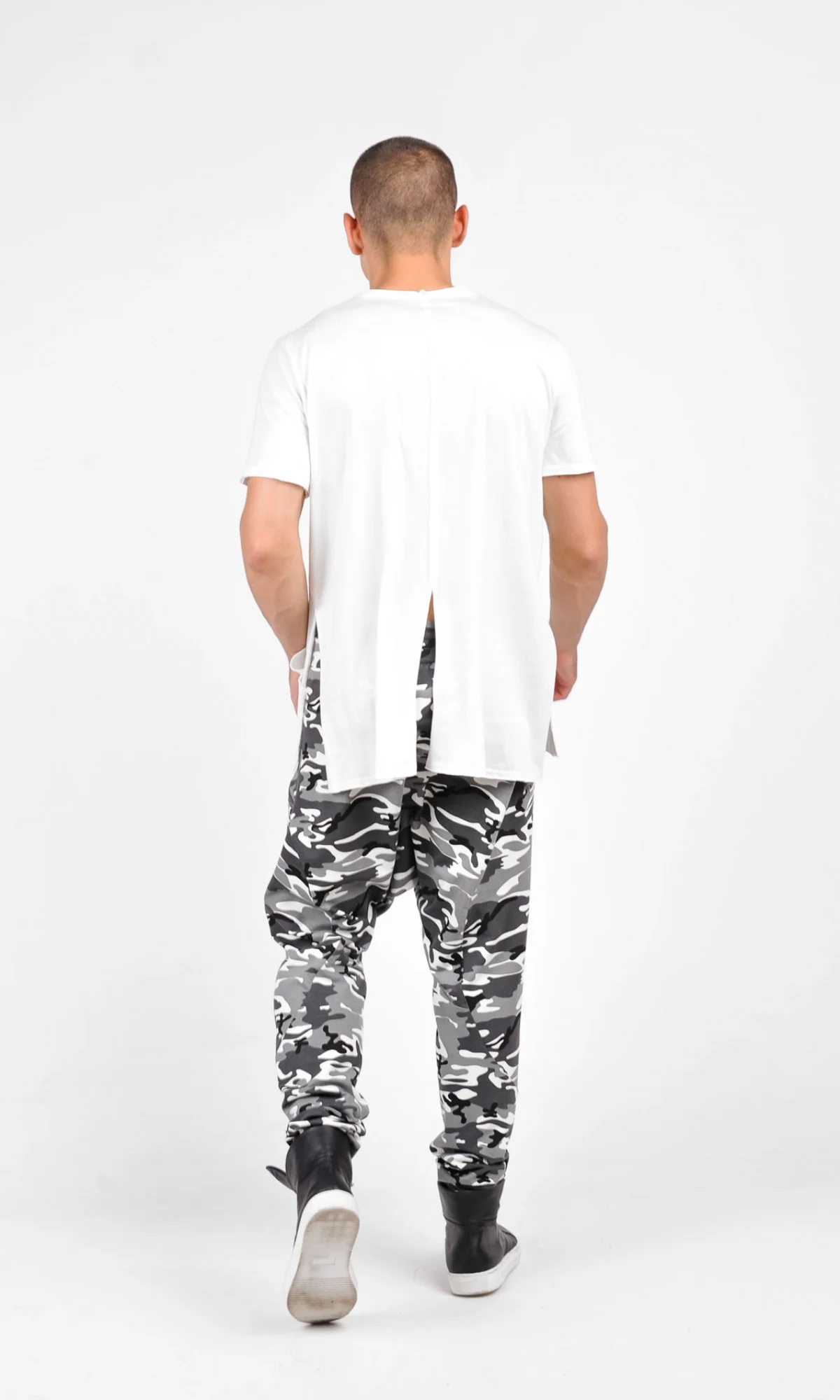 T-shirt with Front Pockets - Image 4