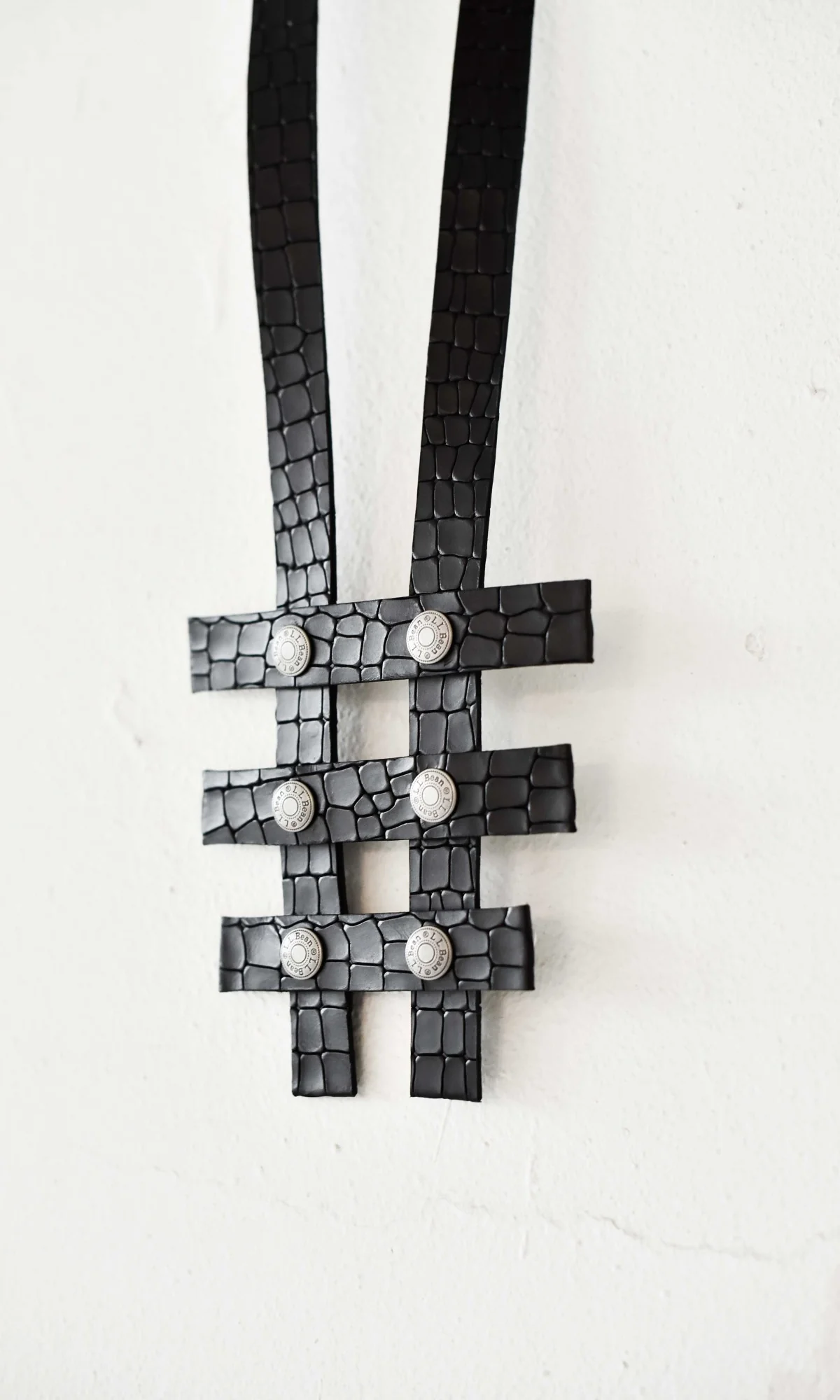 Trendy Leather necklace with crossed ornaments - Image 3