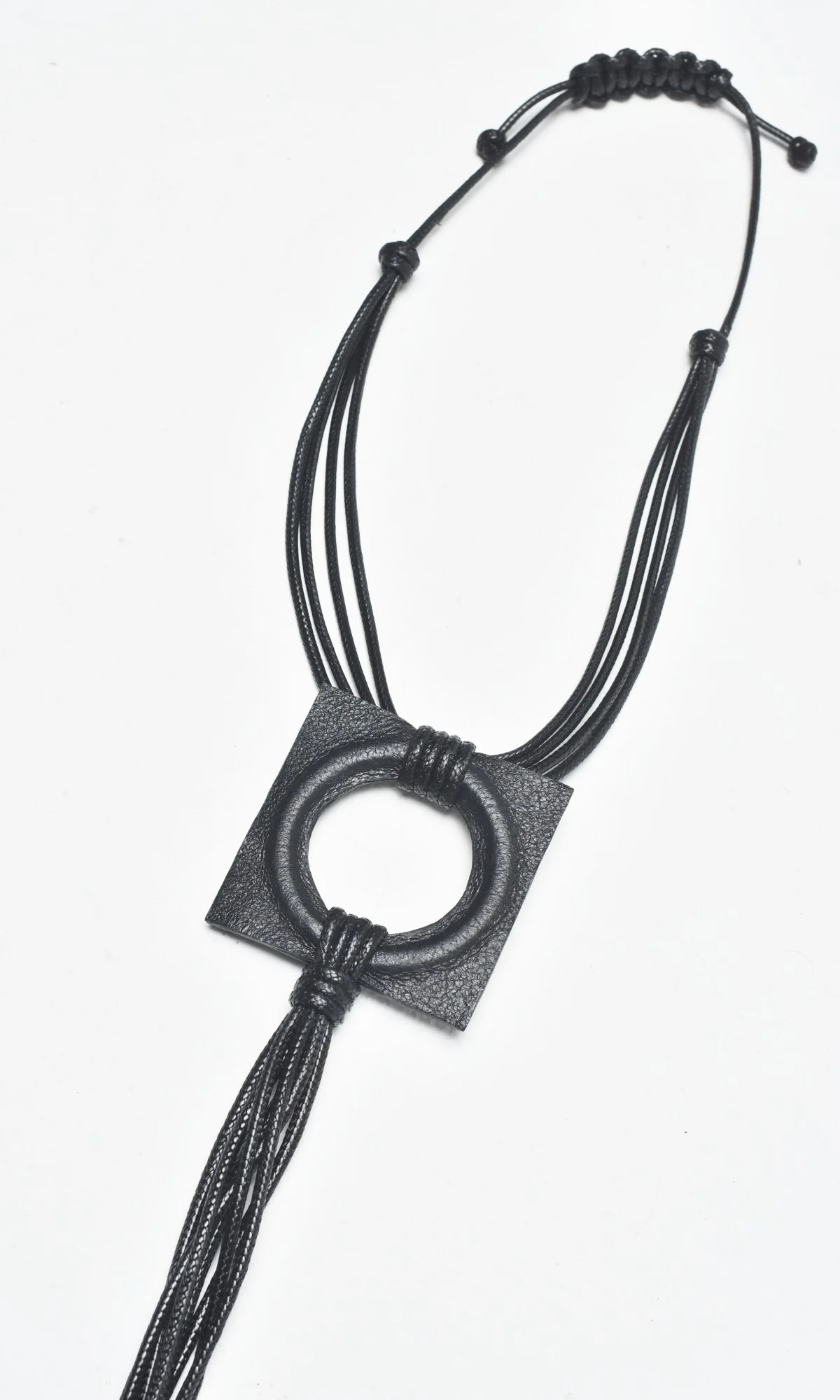 Trendy Leather pendant necklace - Image 4