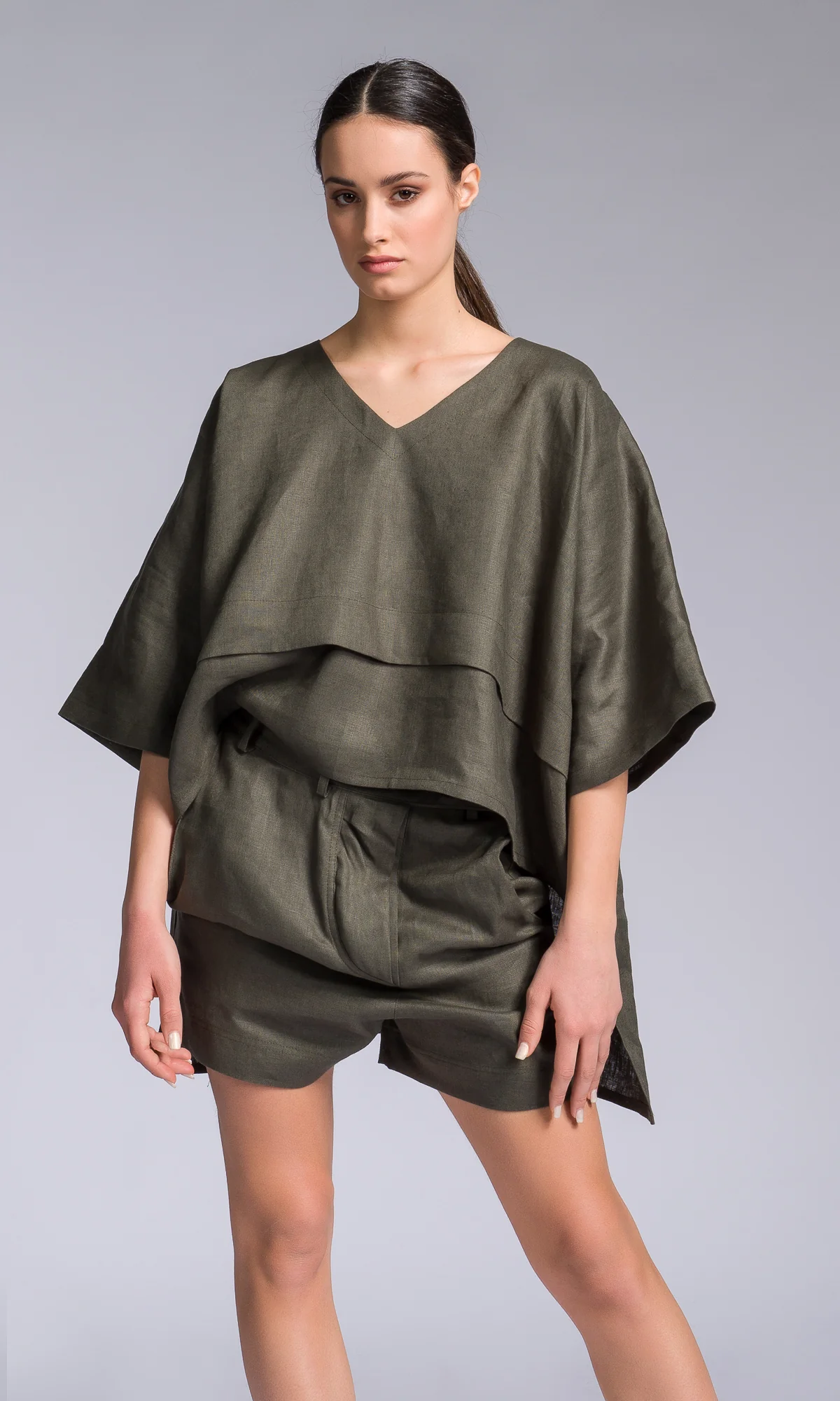 Two-piece Set of Linen Kimono Blouse and Twisted Shorts - Image 3