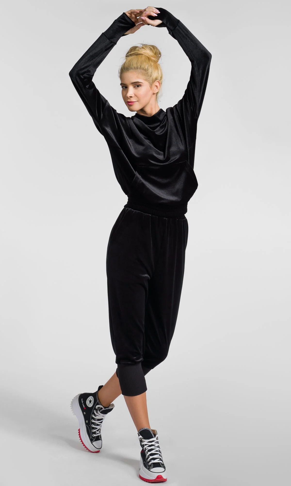 Two-piece Set of Velvet Blouse and Joggers - Image 5
